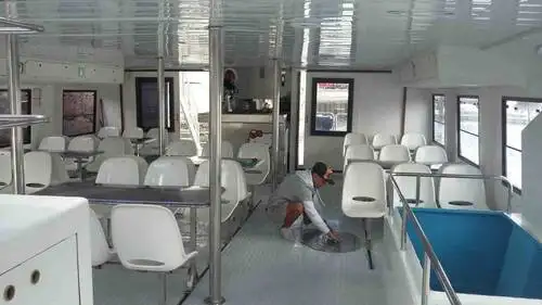 Tàu hai thân để bán