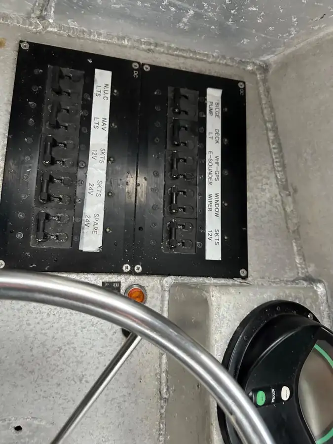 Tàu tuần tra để bán