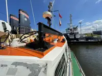 Tàu dẫn đường để bán