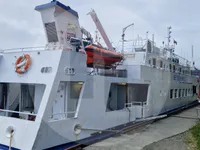 Tàu phà để bán