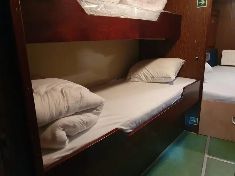 Tàu khảo sát để bán