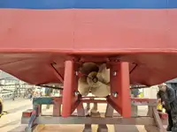 Tàu kéo để bán