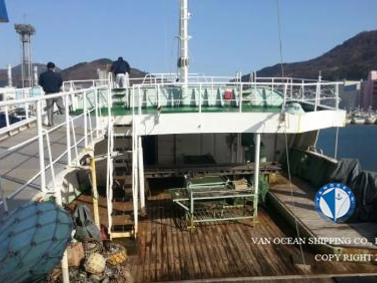 Tàu câu dài để bán