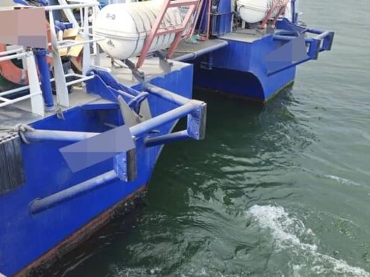 Tàu chở thủy thủ đoàn để bán