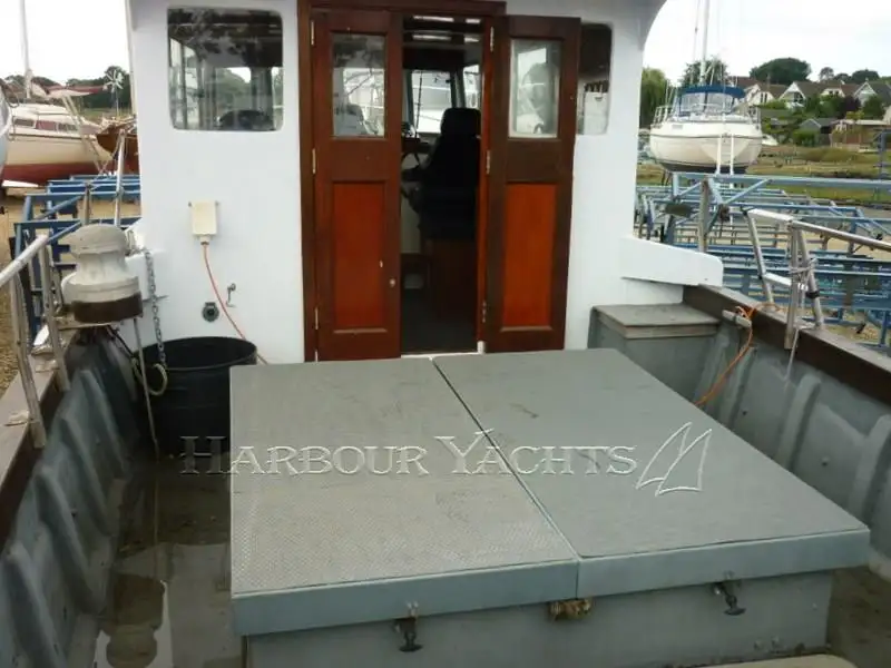 Tàu kéo lưới để bán