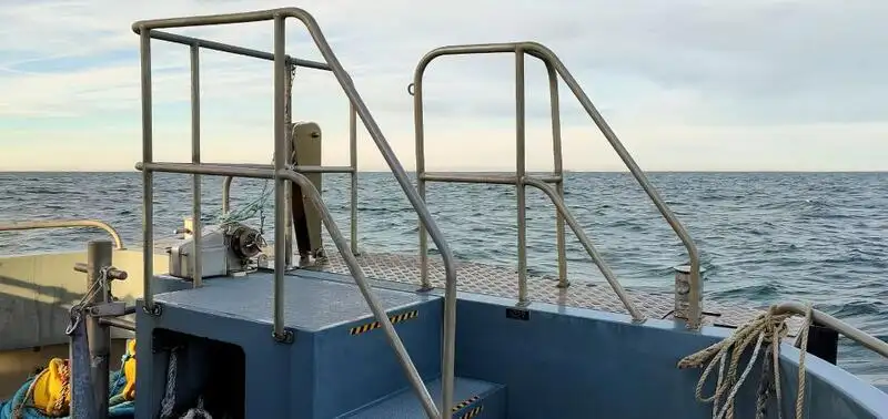 Tàu container để bán