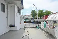 Tàu du lịch để bán