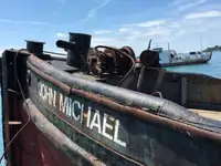 Tàu kéo để bán
