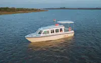 Tàu du lịch để bán