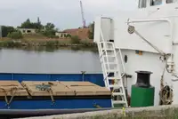 Tàu làm việc để bán