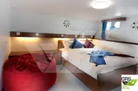 Tàu du lịch để bán