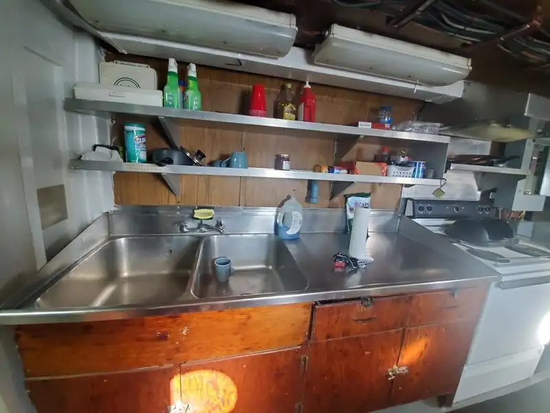Tàu đổ bộ, chở hàng để bán