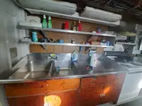 Tàu đổ bộ, chở hàng để bán