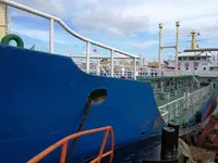 Tàu chở thực phẩm để bán