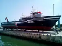 Tàu chở thủy thủ đoàn để bán