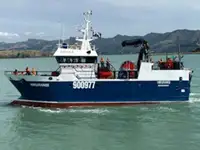 Tàu kéo lưới để bán