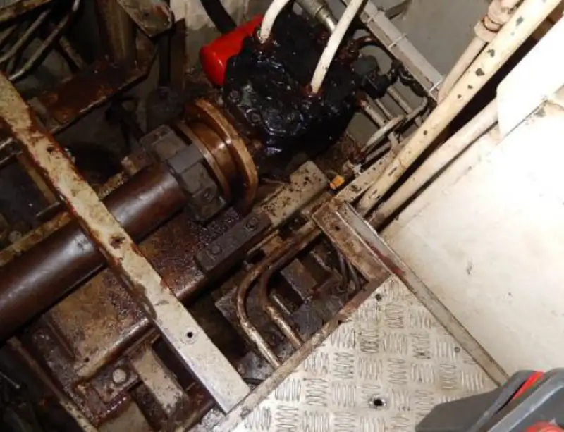 Tàu làm việc để bán