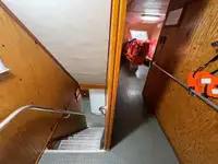 Tàu chở thủy thủ đoàn để bán