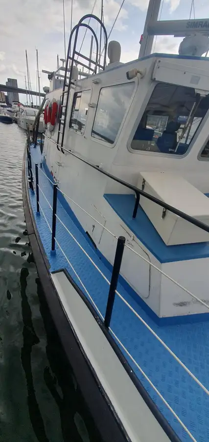 Tàu container để bán