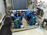 Tàu kéo lưới để bán