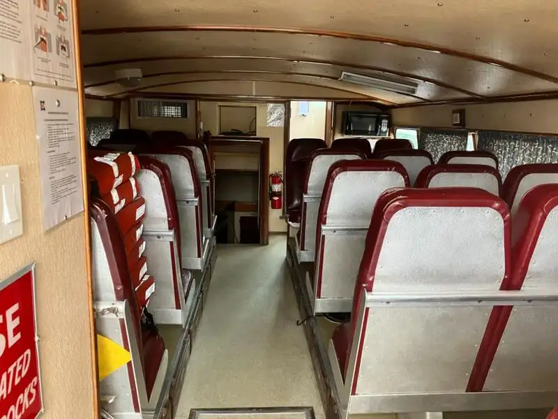 Tàu chở thủy thủ đoàn để bán