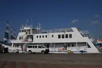 Tàu hai thân để bán