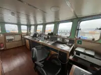 Tàu làm việc để bán