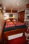 Tàu du lịch để bán