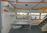 Tàu du lịch để bán