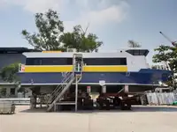 Tàu du lịch để bán