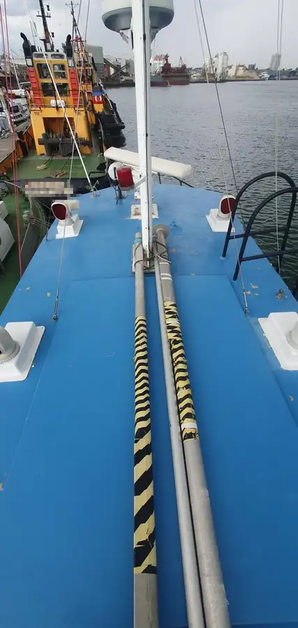 Tàu container để bán