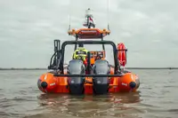 Tàu container để bán