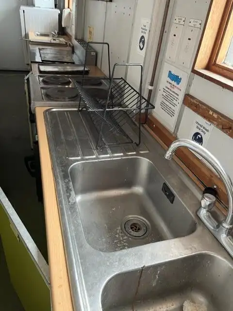 Sà lan chở người để bán