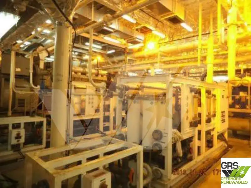 Sà lan chở người để bán