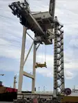 Tàu container rao bán