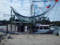 Tàu kéo lưới để bán