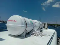 Tàu chở thủy thủ đoàn để bán