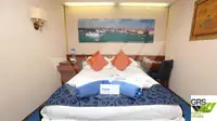 Tàu du lịch để bán