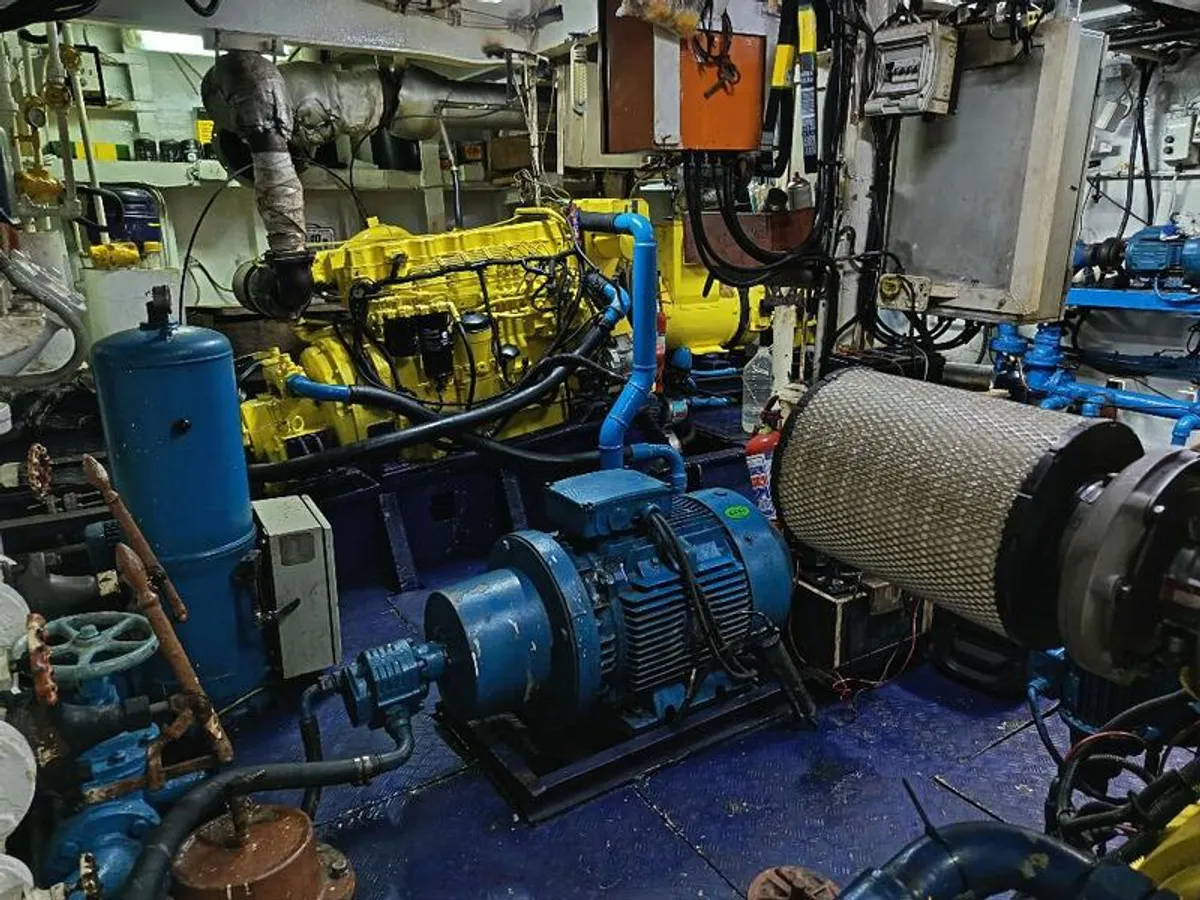 Tàu cung cấp để bán