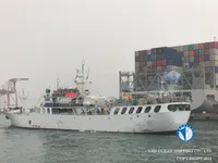 Tàu câu dài để bán