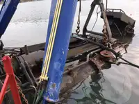 Tàu nạo vét để bán