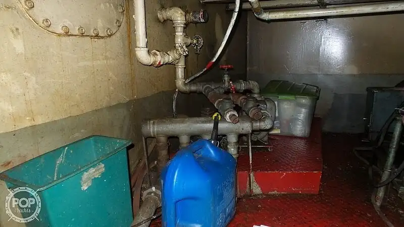 Tàu kéo để bán
