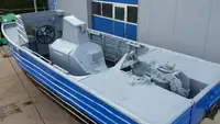 Tàu làm việc để bán
