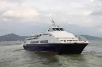 Tàu chở khách rao bán