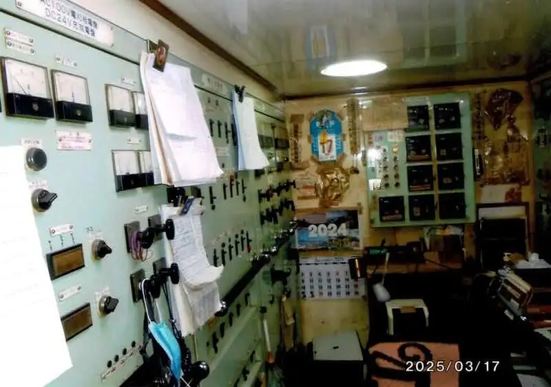 Tàu kéo lưới để bán