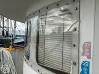 Tàu kéo lưới để bán