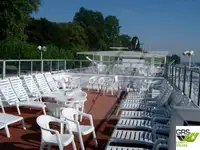 Tàu du lịch để bán
