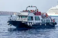 Tàu chở khách rao bán
