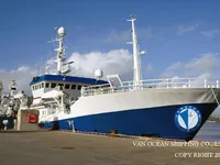 Tàu kéo lưới để bán