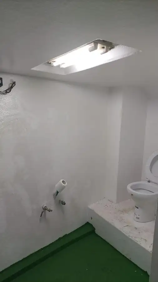 Tàu kéo lưới để bán